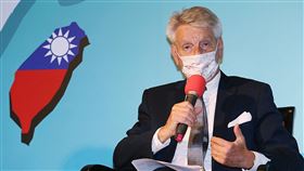 外交部歡迎法國參議院代表團記者會（2）外交部8日下午在台北西華飯店舉行歡迎法國參議院代表團記者會，法國參議院友台小組主席李察（Alain Richard）出席致詞。中央社記者郭日曉攝  110年10月8日