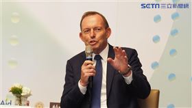 澳洲前總理艾伯特出席2021玉山論壇，歐江安主持外交部場邊記者會。（圖／記者陳政宇攝影）