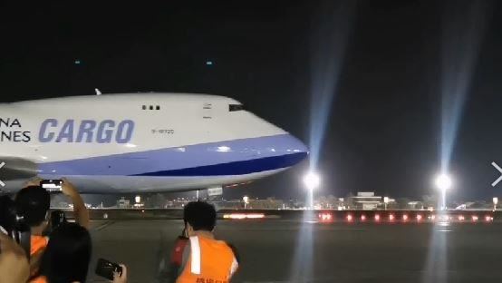 113萬劑莫德納　1：19運抵桃機