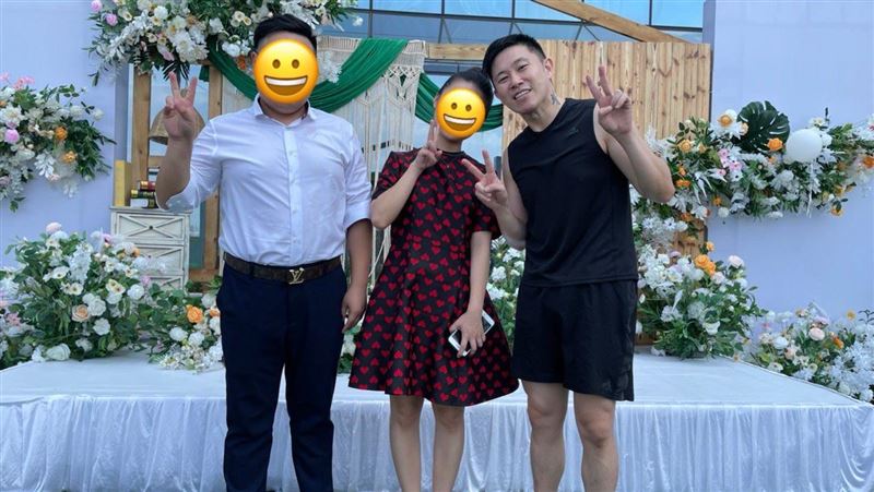 歐陽靖跑完步　穿運動裝亂入路人婚禮