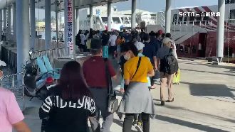 國旅熱點湧人潮　小琉球估達萬人登島