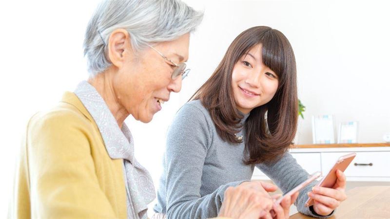 就是愛發長輩圖！10大熱門銀髮課程