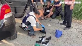 彭男身擁4槍流竄雲林地區，警方在超商門口壓制逮人。（圖／翻攝畫面）