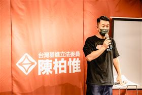 在地醫師號召全臺醫師  臉書串連反惡罷聲援陳柏惟 （圖／陳柏惟辦公室提供）