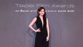 北影王淨深V開到腰　側身噴鼻血