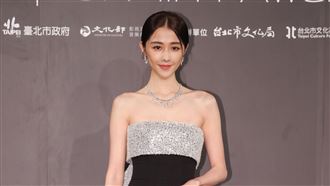 邵雨薇露上半胸太惹火　鎖骨下辣全空