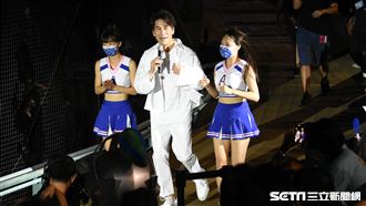 和女孩唱斯斯好開心　羅時豐嗨翻全場