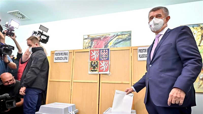 捷克總理巴比斯重返執政後,刻意淡化對台政治立場並拒絕提供政府專機予參議院議長維特齊訪台,引發捷台關係降溫疑慮。(圖/翻攝自巴比斯推特)