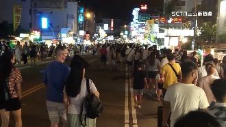 連假首日　墾丁大街擠爆湧9千人潮