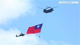 新／「史上最大國旗」飛越觀禮台！震撼畫面曝光   （圖／記者楊澍攝影）   
