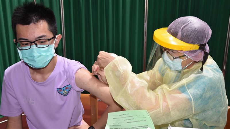 學生打BNT先做心電圖？名醫這樣說