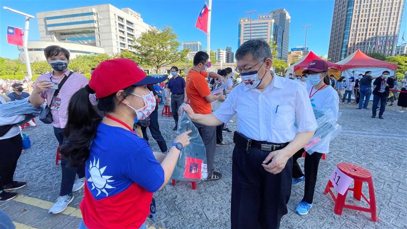 北市嗡嗡包今開獎　民眾搶第1喊幸運