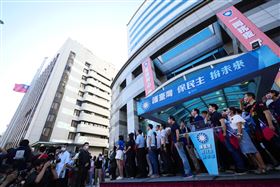  朱立倫，馬英九參加國民黨自辦國慶升旗（圖／國民黨提供）