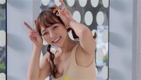 林襄對著鏡頭比耶甜笑，瞬間電暈眾人。(圖／翻攝自95_mizukIG)