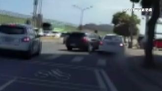 男開註銷車拒攔檢　逃逸追逐撞無辜車
