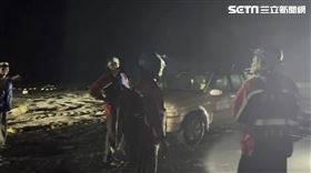 宜蘭南澳民眾困沙洲（圖／民眾提供）