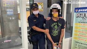 台中黃男不服指揮，還持鐵條打傷義交人員後遭逮。（圖／翻攝畫面）