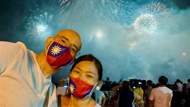 吳鳳全家看國慶煙火　蔡英文感動回應