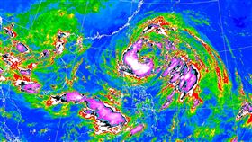 「圓規」颱風帶來狂風驟雨。（圖／翻攝自氣象局）