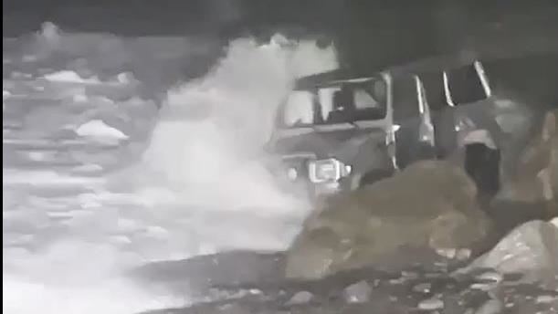 16人夜困海蝕洞　搜救費用全民買單