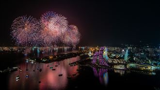 圓規颱風攪局　高雄國慶焰火煙霧難散