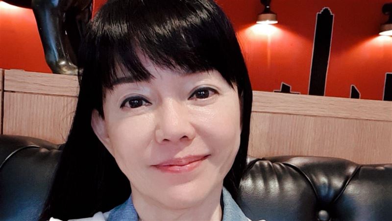 狄鶯只穿內衣真實身材曝光　網全看傻