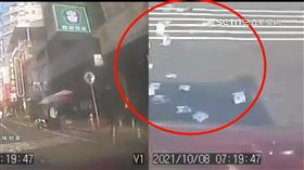 婦騎車掉49張千元鈔 消防員直擊