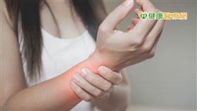 乾癬性關節炎雖無法根治，可透過正確的治療方式達到控制。