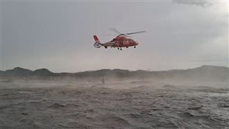 吊掛畫面曝！屏東驚傳砂石車受困待援