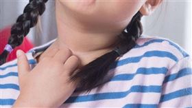 ▲季節交替非常容易誘發過敏，尤其秋天氣候乾燥，皮膚油脂分泌減少，因此患感到乾癢難耐。（圖／CTWANT）