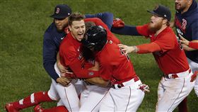 ▲赫南德茲（Enrique Hernandez）敲出再見高飛犧牲打，紅襪淘汰光芒晉級。（圖／美聯社／達志影像）