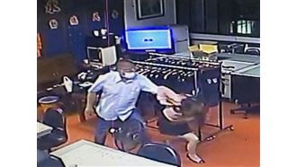 關鍵畫面！賣淫女控警施暴　真相是？