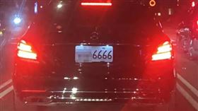 馬路見「6666」鐵支車牌！他一查價格全場驚呆：惹不起（圖／翻攝自Dcard）