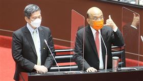 李永得：明年金鐘考慮把動畫配音也納獎項立法院院會12日繼續對行政院長蘇貞昌（右）施政報告進行質詢，文化部長李永得（左）答詢時表示，金鐘獎將有較大變革，明年考慮把動畫配音也納入獎項。中央社記者郭日曉攝  110年10月12日