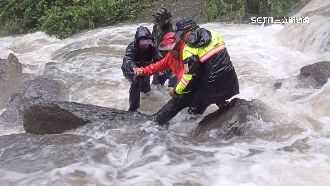 颱風天！21人衝山區　警消冒險救人