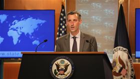 3天近百架共機擾台 美國務院批北京破壞區域和平中國3天派出近百架共機擾台，美國國務院發言人普萊斯3日主動發聲明關切，重話批評北京破壞區域和平穩定。圖為普萊斯8月19日舉辦媒體簡報會。中央社記者徐薇婷華盛頓攝 110年10月3日