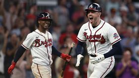 ▲佛里曼（Freddie Freeman）敲出超前轟！勇士淘汰釀酒人晉級。（圖／路透社／達志影像）