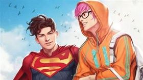 「克拉克肯特」的兒子將成為新一代的超人「小喬納森肯特」將會出櫃，DC並PO出男男接吻照/DC官網