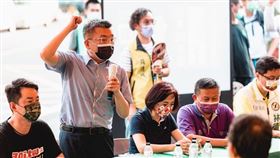 蔡其昌在臉書貼出一張表同時提出三問題反問國民黨「貴黨的到底態度為何？」（圖／翻攝自蔡其昌臉書）