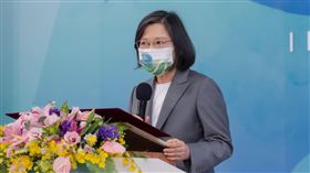 蔡英文出席「涓滴守護 韌性臺灣-表揚水利傑出貢獻人員及團體典禮」(圖/總統府提供)