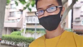 雪乳戰神控騷擾！鄧佳華「掏證據」反嗆聲：你先亂留言（圖／翻攝自鄧佳華臉書）