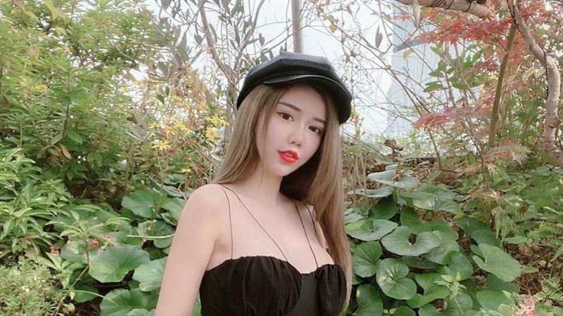 大馬女神下身險失守　8字腰撐爆旗袍