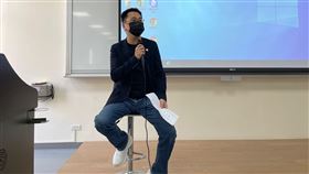 486先生日前在臉書貼出自己受邀前往台北大學通識課程進行演講的照片（圖／翻攝自486先生粉專）