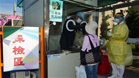 澎湖三總醫護助快篩  建立地區疫情堅實防線9月初Delta變種病毒株入侵台灣本島，澎湖機場與港埠恢復入境快篩，三總澎湖分院配合每天派出醫護與行政人員輪值作業，建立地區最堅實防線，防堵疫情流入，守護菊島鄉親安全健康。（三總澎湖分院提供）中央社  110年9月30日