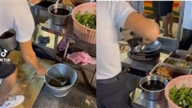 爆廢公社二館／台灣某夜市髒水洗鍋！。（圖／翻攝自爆廢公社二館）