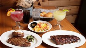 餐廳推出身分證對對碰，中4碼消費滿額免費吃豬肋排。（圖／業者提供）