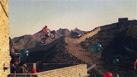 ▲「柯大膽」柯受良的特技影片。（圖／翻攝自百度百科）