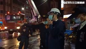 高雄鹽埕區一棟老舊建築「城中城大樓」在14日凌晨驚傳火警，高雄市長陳其邁到場指示全力搶救。