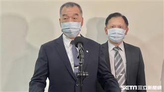 謝志偉「舉著國旗吐血」邱國正這樣說