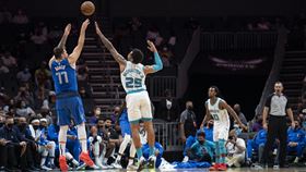 ▲東契奇（Luka Doncic）僅得10分，獨行俠狂勝黃蜂68分。（圖／美聯社／達志影像）